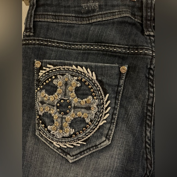 Women's Cello jeans size 13 Juniors Embroidered,  Lightly Distressed, Rhinestone - Picture 5 of 7